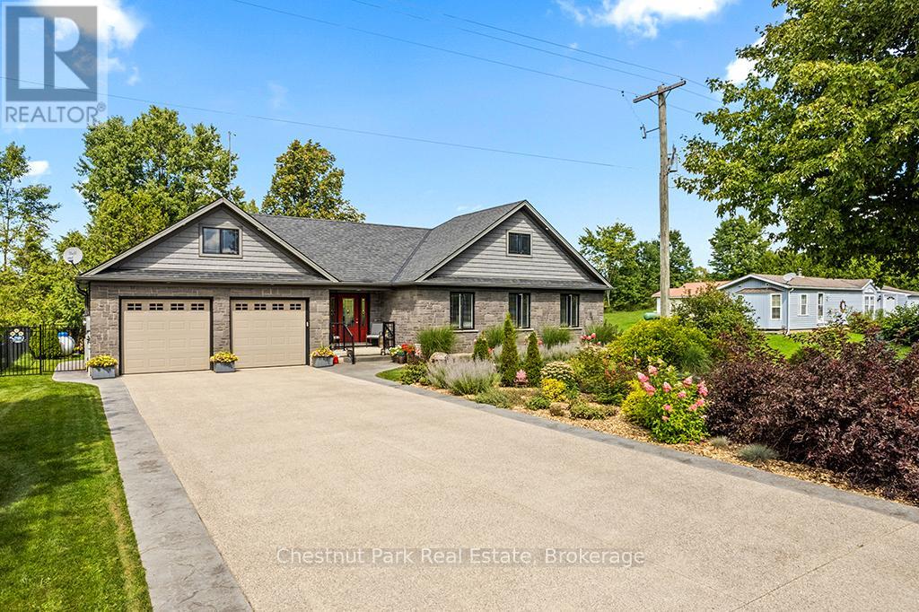683177 Chatsworth Road 24, Chatsworth, Ontario  N0H 2V0 - Photo 2 - X12391201