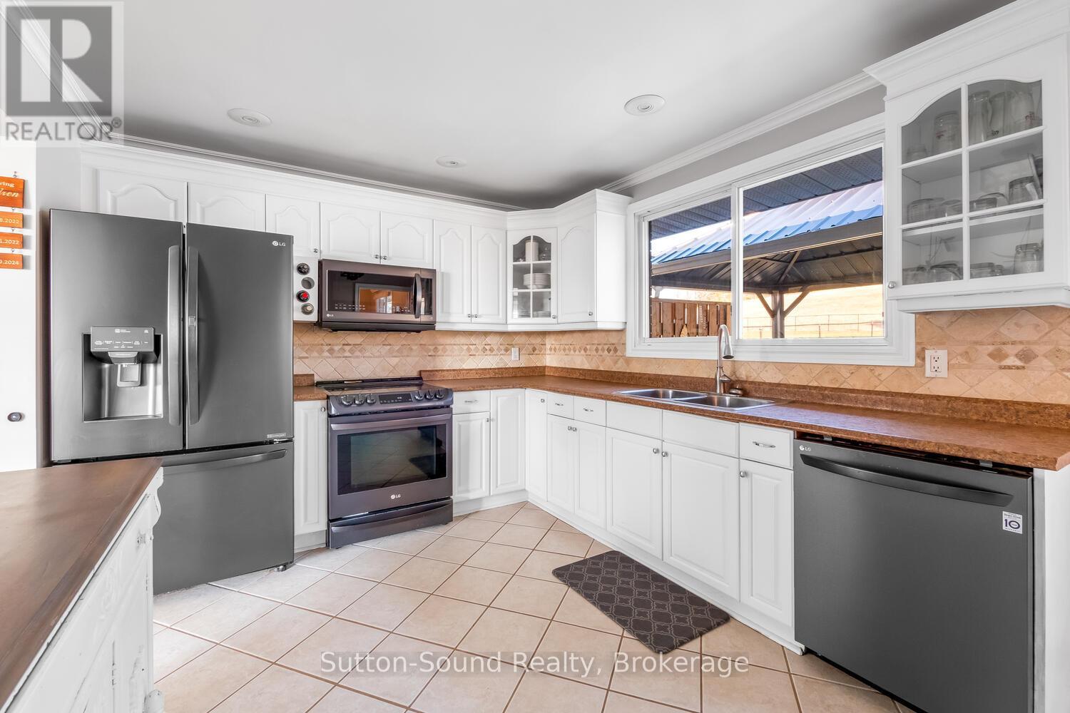 202093 21 Highway, Georgian Bluffs, Ontario  N4K 5N7 - Photo 6 - X12391263