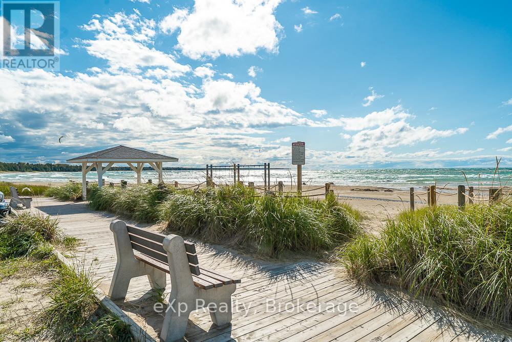 212 Green Street, Saugeen Shores, Ontario  N0H 2C0 - Photo 43 - X12391568