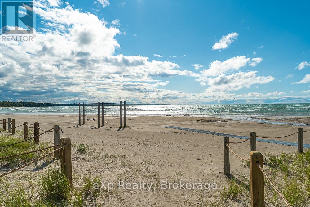 212 Green Street, Saugeen Shores, Ontario  N0H 2C0 - Photo 44 - X12391568
