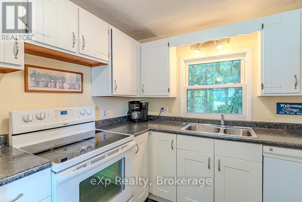 212 Green Street, Saugeen Shores, Ontario  N0H 2C0 - Photo 9 - X12391568