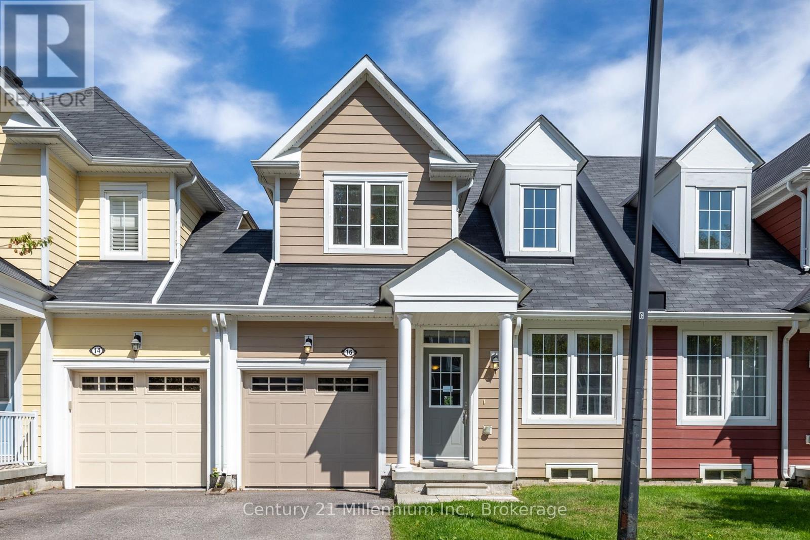 16 Berkshire Avenue, Wasaga Beach, Ontario  L9Z 2X2 - Photo 2 - S12392205