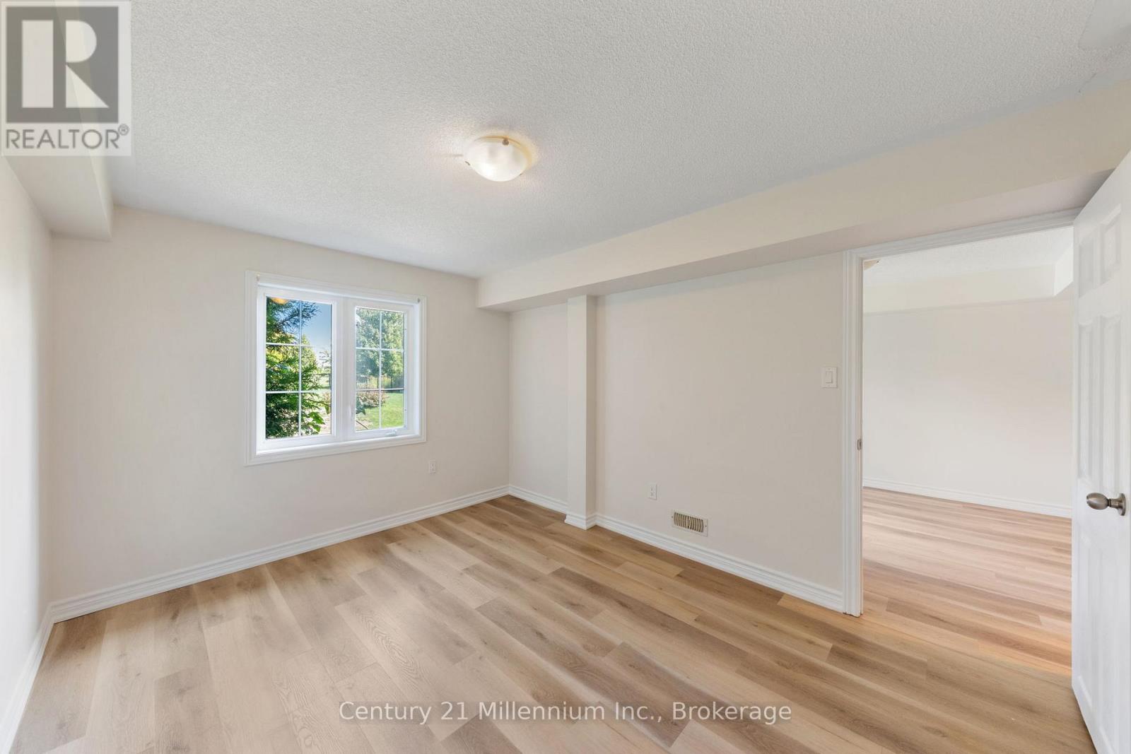 16 Berkshire Avenue, Wasaga Beach, Ontario  L9Z 2X2 - Photo 31 - S12392205