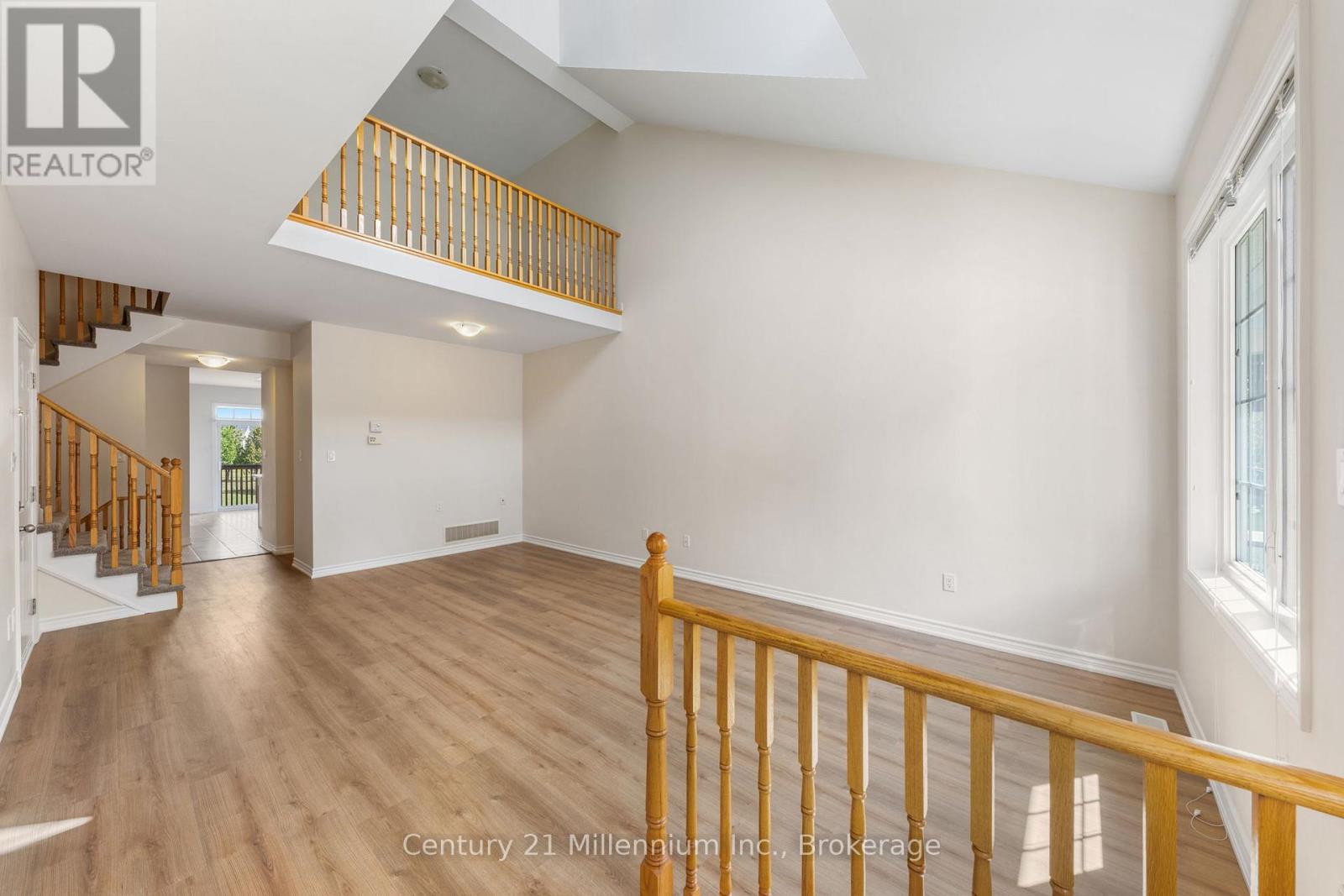 16 Berkshire Avenue, Wasaga Beach, Ontario  L9Z 2X2 - Photo 4 - S12392205
