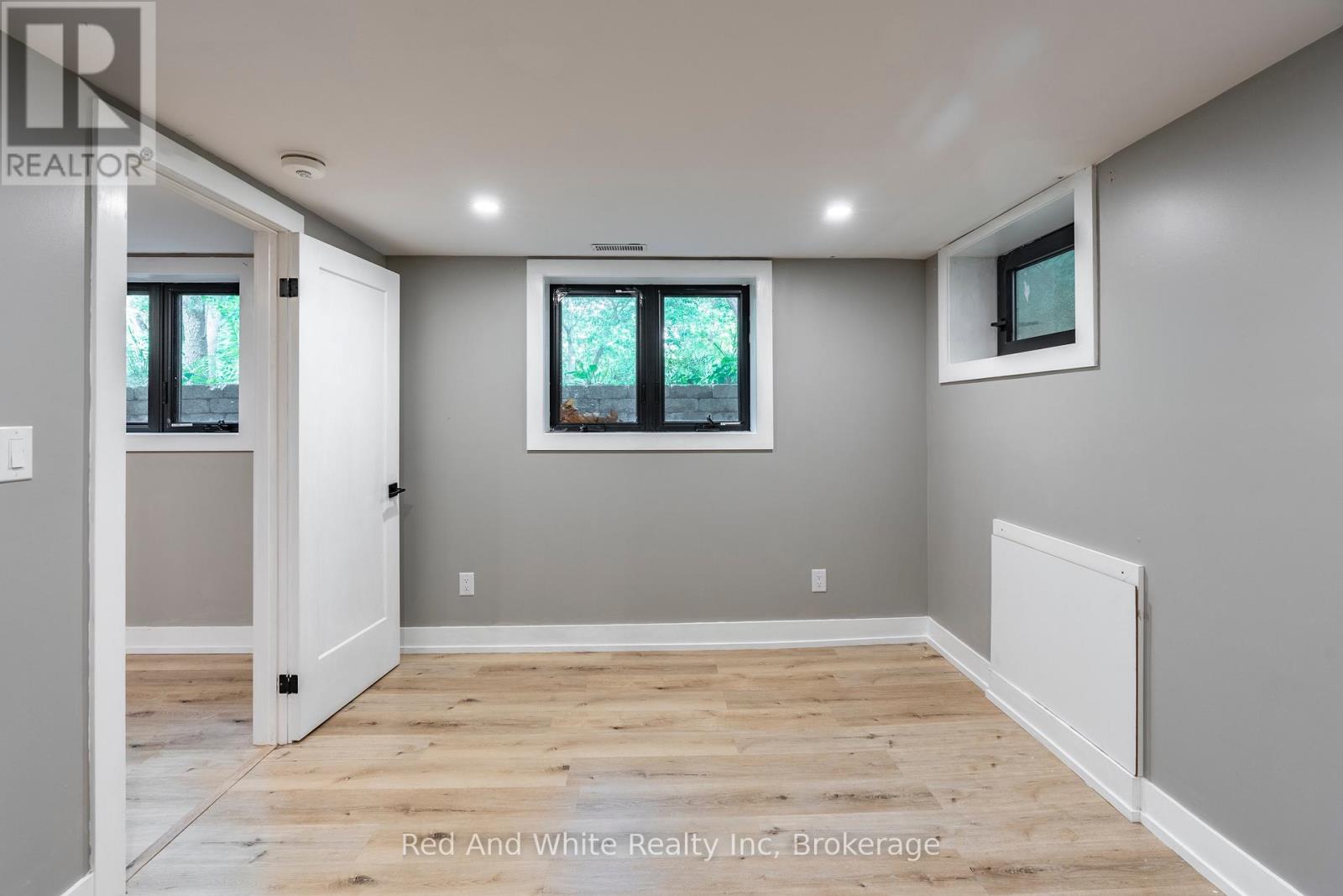 346 Jerseyville Road W, Hamilton, Ontario  L9G 3L6 - Photo 37 - X12393259