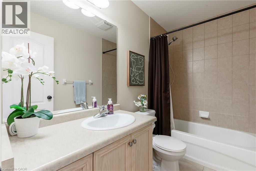 56 Marina Point Crescent, Hamilton, Ontario  L8E 0E4 - Photo 32 - 40767216