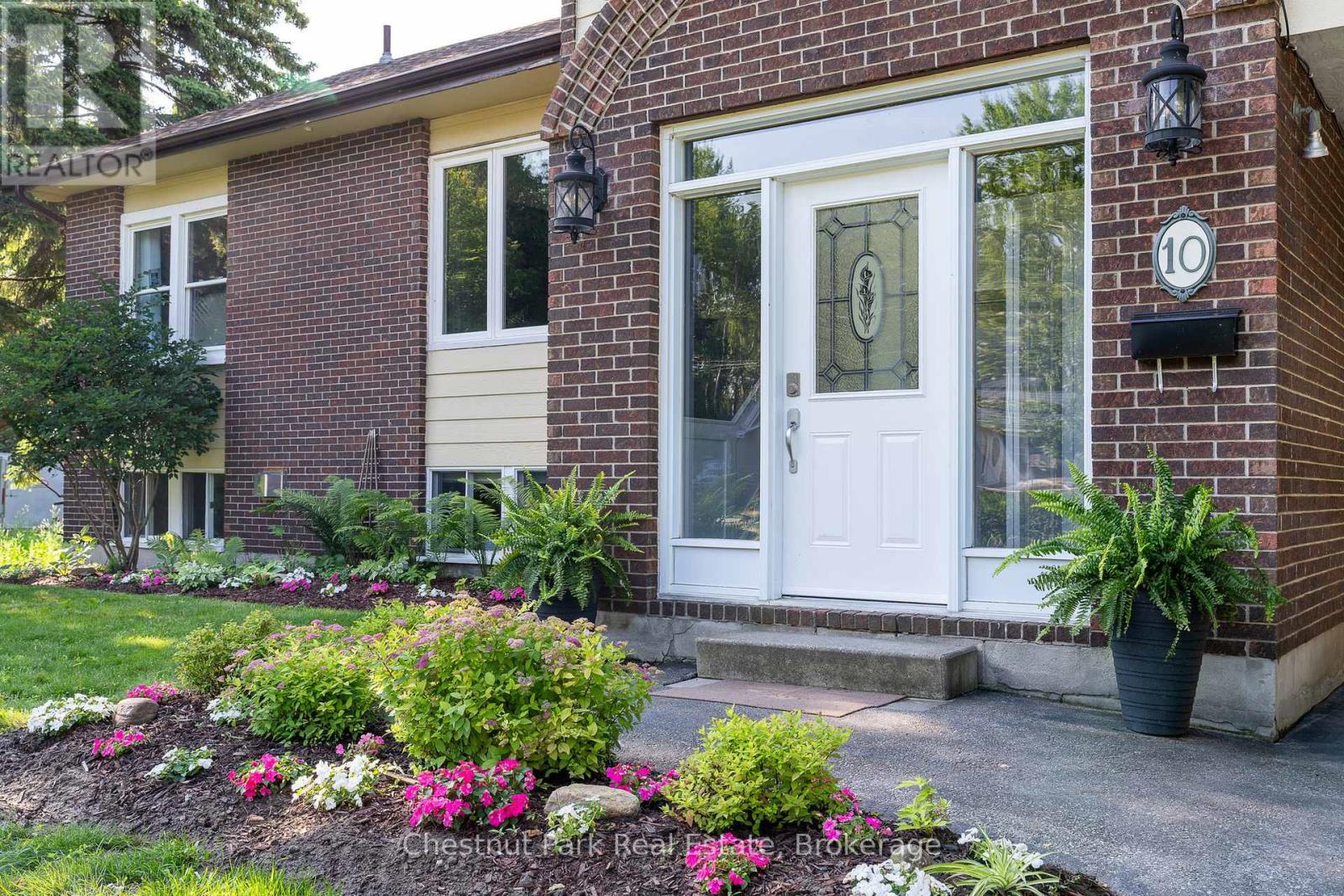 10 Water Street, Collingwood, Ontario  L9Y 4P1 - Photo 3 - S12396594