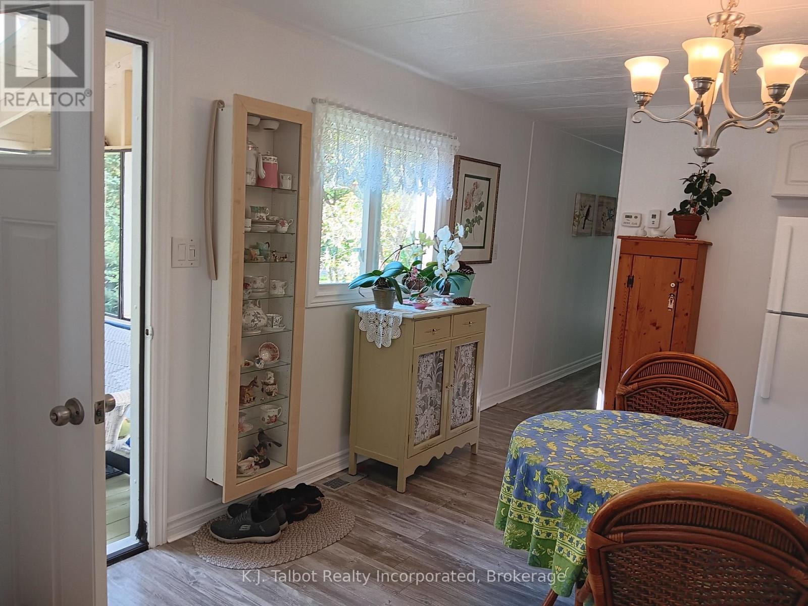 213 Chestnut Drive Drive S, Central Huron, Ontario  N0M 1G0 - Photo 5 - X12397405