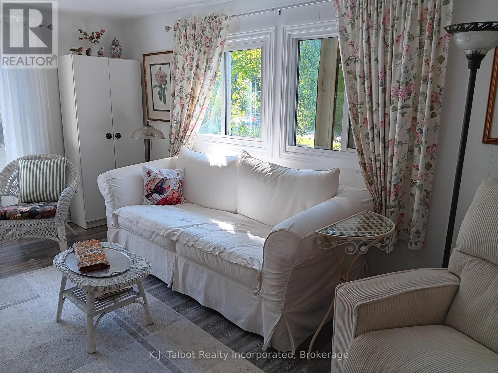 213 Chestnut Drive Drive S, Central Huron, Ontario  N0M 1G0 - Photo 9 - X12397405