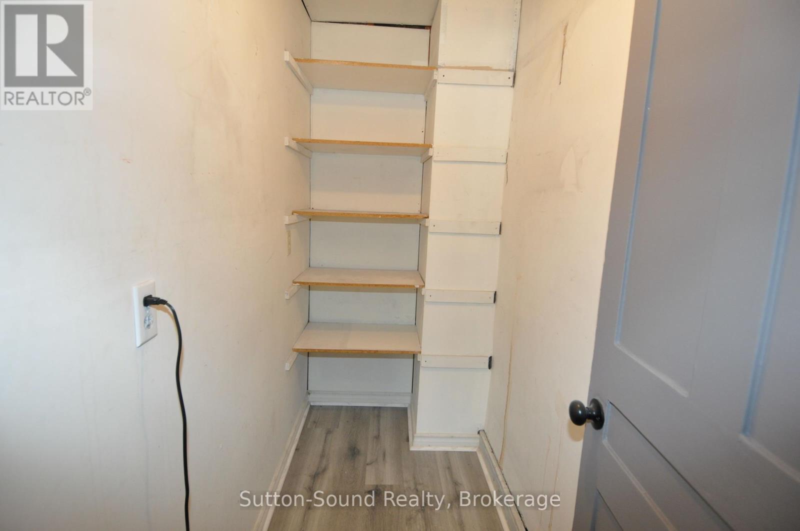 239 8th Street E, Owen Sound, Ontario  N4K 1L2 - Photo 6 - X12400602