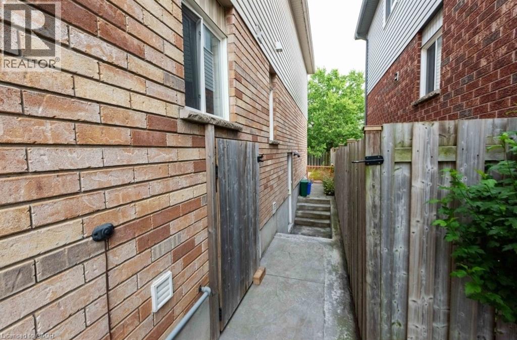 34 Peach Blossom Crescent Unit# 2, Kitchener, Ontario  N2E 3Z6 - Photo 4 - 40769362