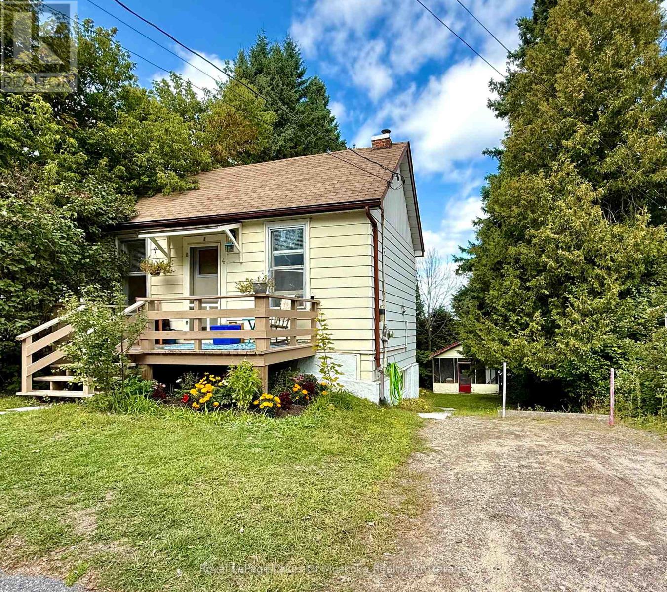 4 Duncan Street E, Huntsville, Ontario  P1H 1W4 - Photo 1 - X12401062