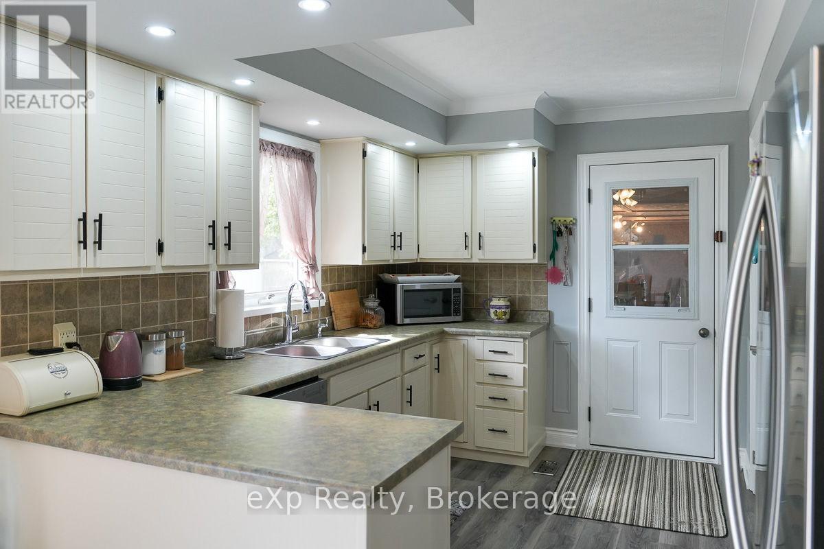 3595 Bruce Road 3, Saugeen Shores, Ontario  N0G 2N0 - Photo 7 - X12401099