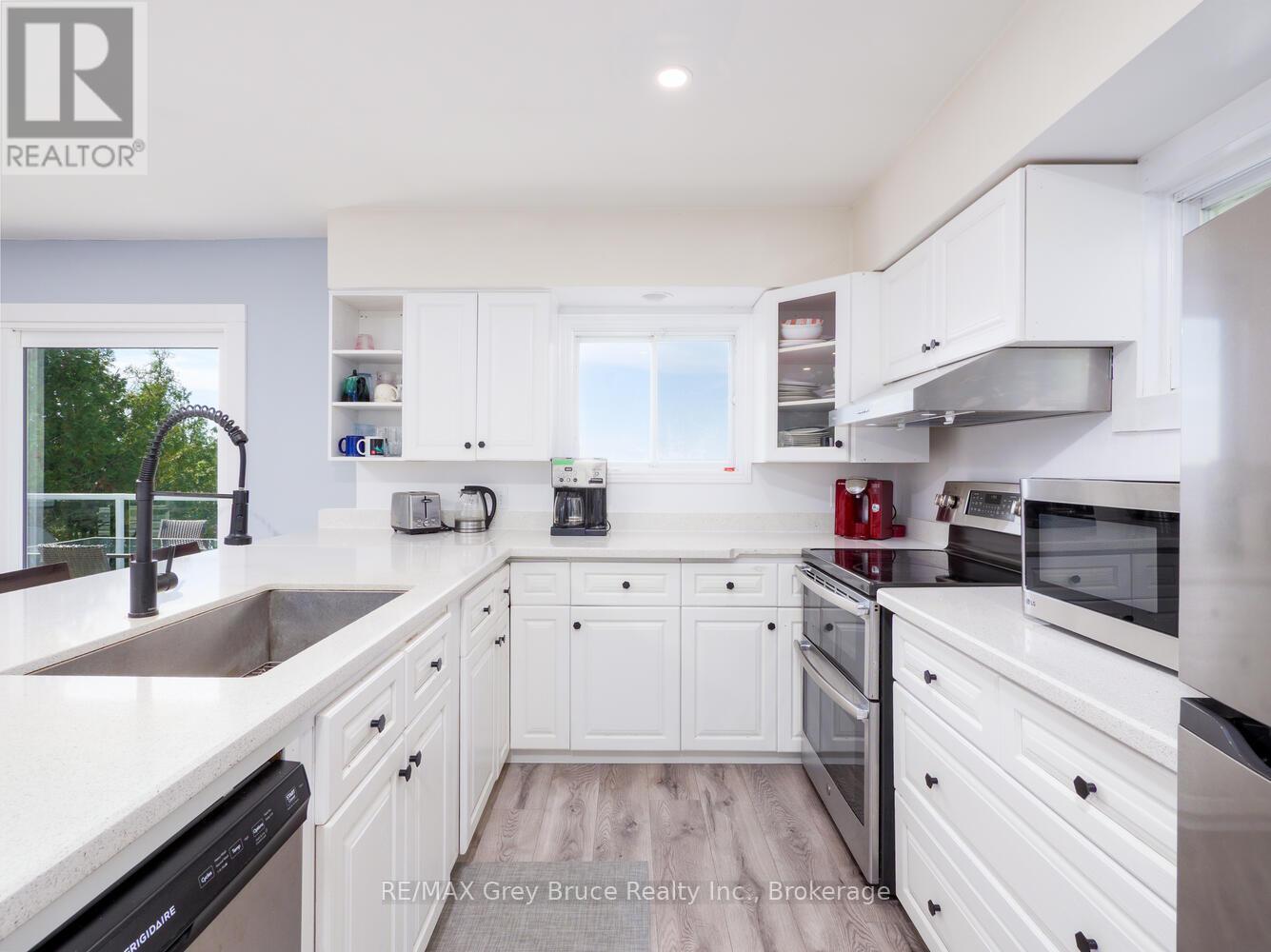 952 Dorcas Bay Road, Northern Bruce Peninsula, Ontario  N0H 2R0 - Photo 18 - X12401710