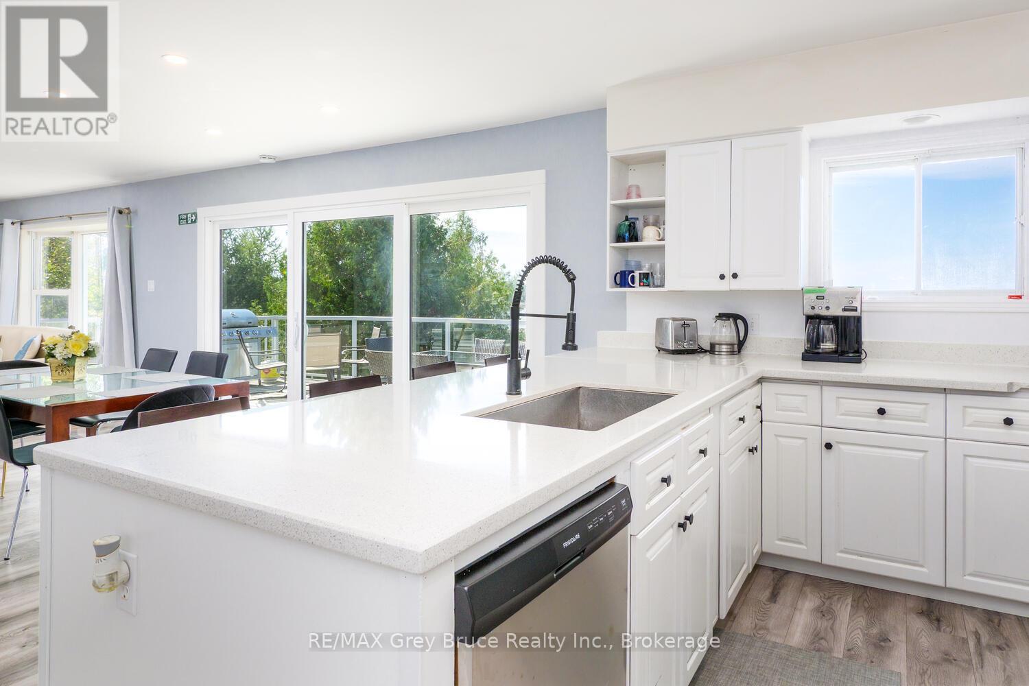 952 Dorcas Bay Road, Northern Bruce Peninsula, Ontario  N0H 2R0 - Photo 19 - X12401710