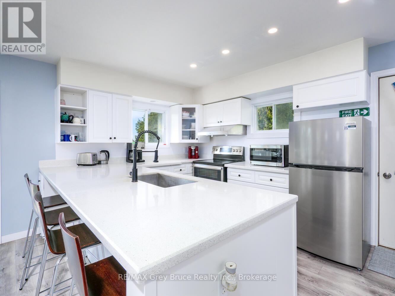 952 Dorcas Bay Road, Northern Bruce Peninsula, Ontario  N0H 2R0 - Photo 2 - X12401710