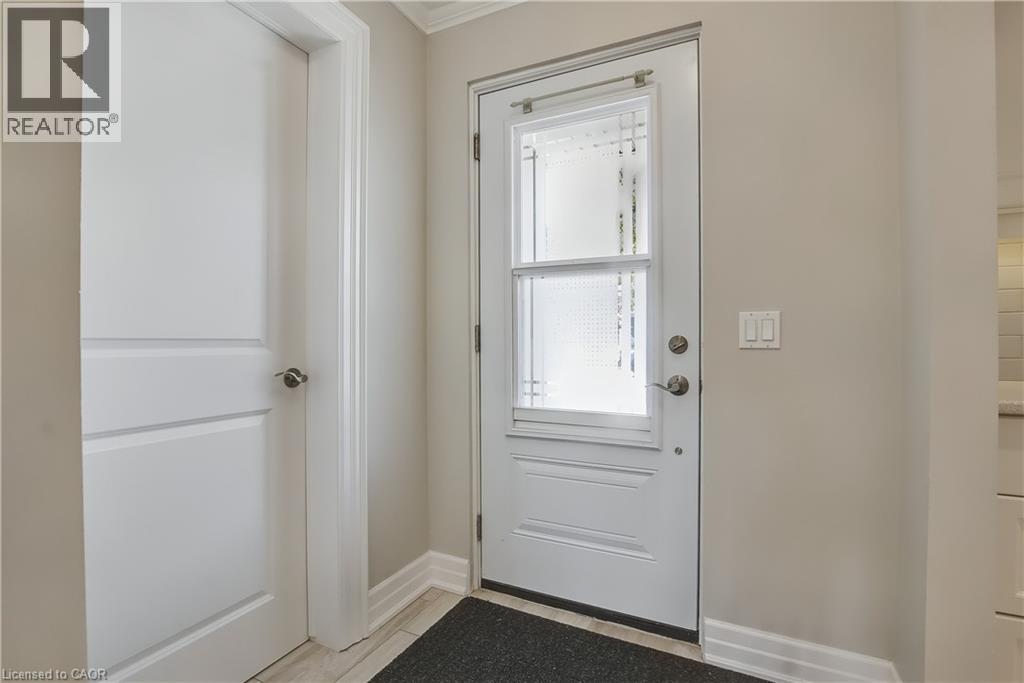 47 Szollosy Circle, Hamilton, Ontario  L9B 1T8 - Photo 3 - 40769859