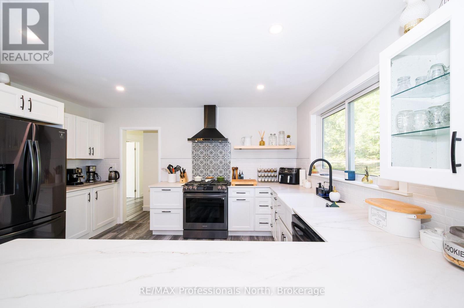 106 Ladell Heights Crescent, Huntsville, Ontario  P0B 1L0 - Photo 9 - X12404622
