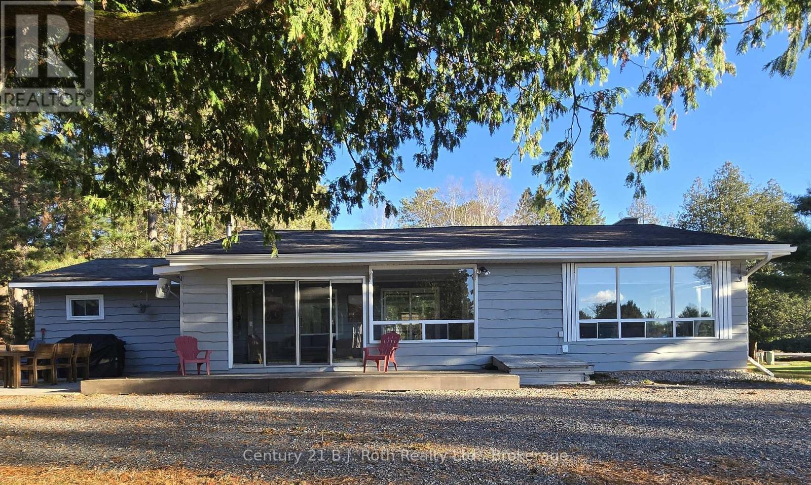375 Santas Village Road, Bracebridge, Ontario  P1L 1W8 - Photo 4 - X12404991