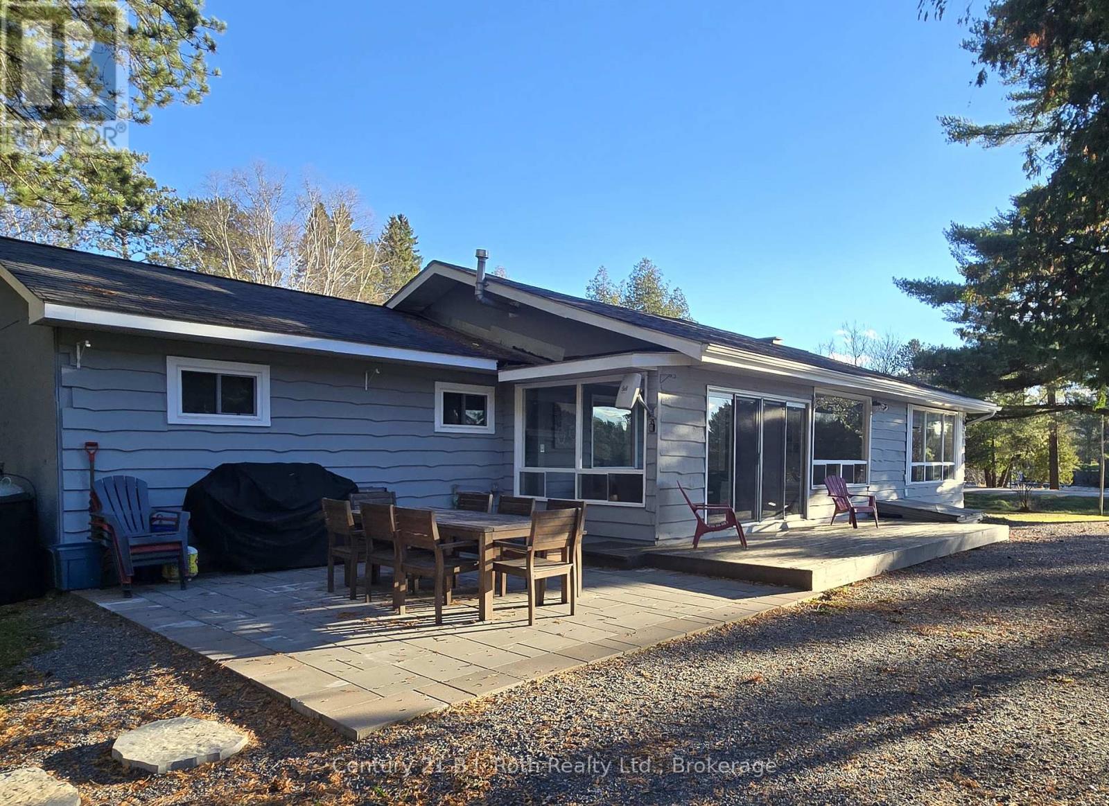 375 Santas Village Road, Bracebridge, Ontario  P1L 1W8 - Photo 5 - X12404991