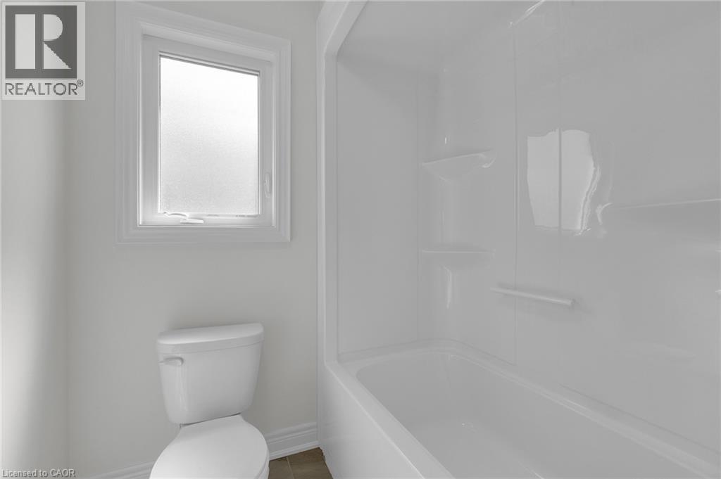 27 Monarch Street, Welland, Ontario  L3C 0E6 - Photo 34 - 40770149