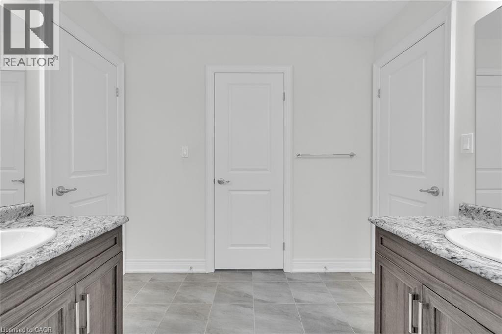 27 Monarch Street, Welland, Ontario  L3C 0E6 - Photo 35 - 40770149