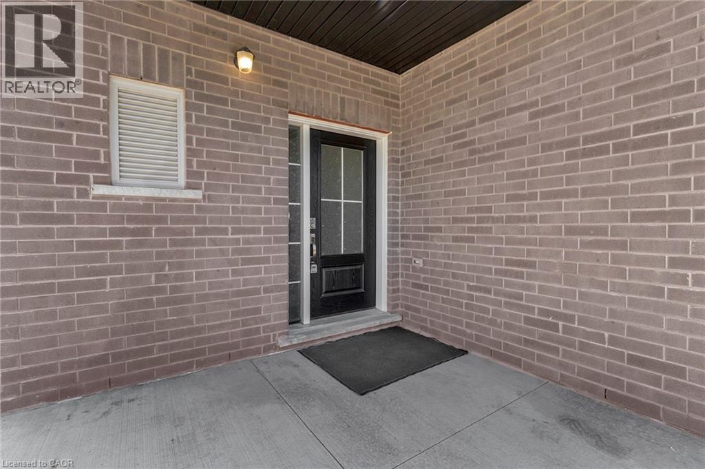 27 Monarch Street, Welland, Ontario  L3C 0E6 - Photo 5 - 40770149