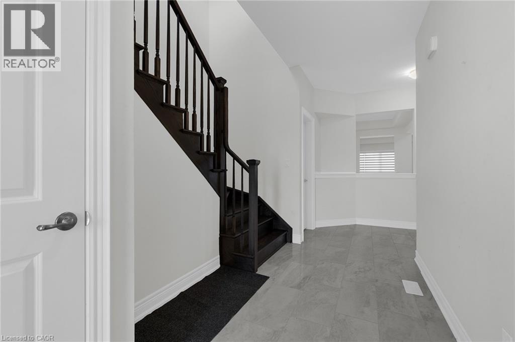 27 Monarch Street, Welland, Ontario  L3C 0E6 - Photo 7 - 40770149