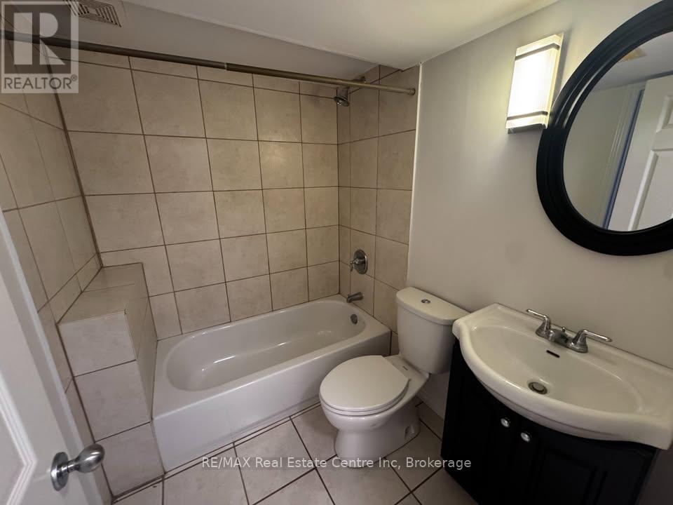 34 Oak Street, Guelph, Ontario  N1G 2M9 - Photo 2 - X12405501