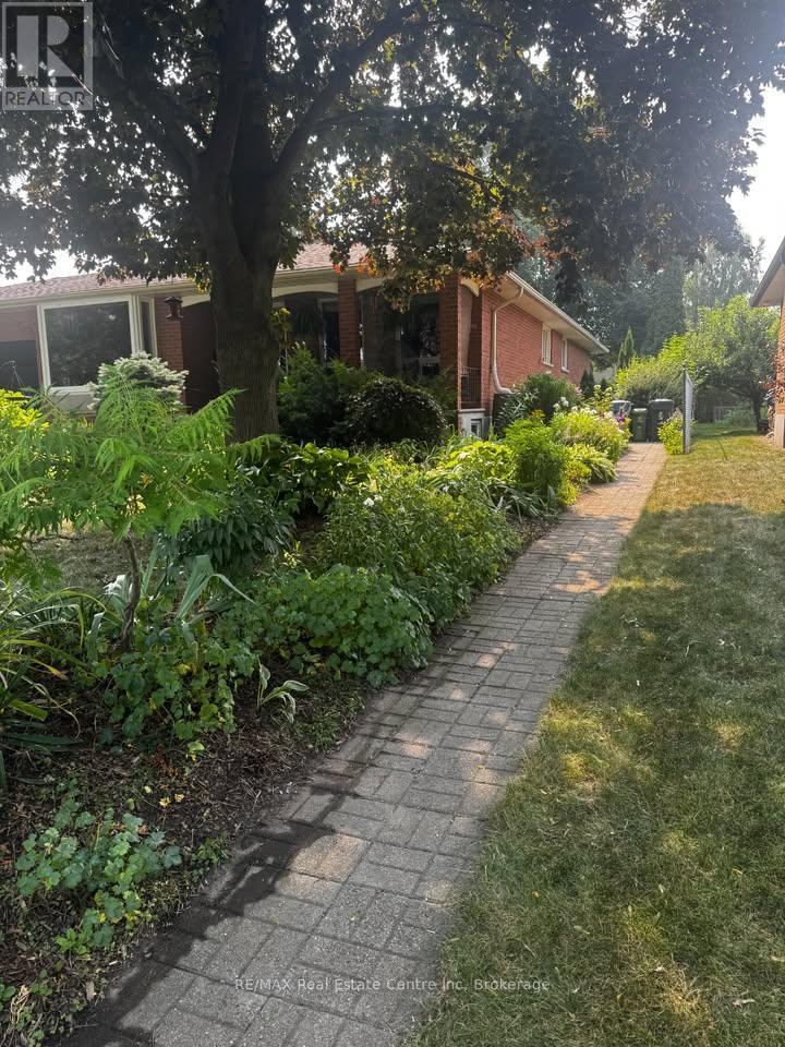 34 Oak Street, Guelph, Ontario  N1G 2M9 - Photo 9 - X12405501