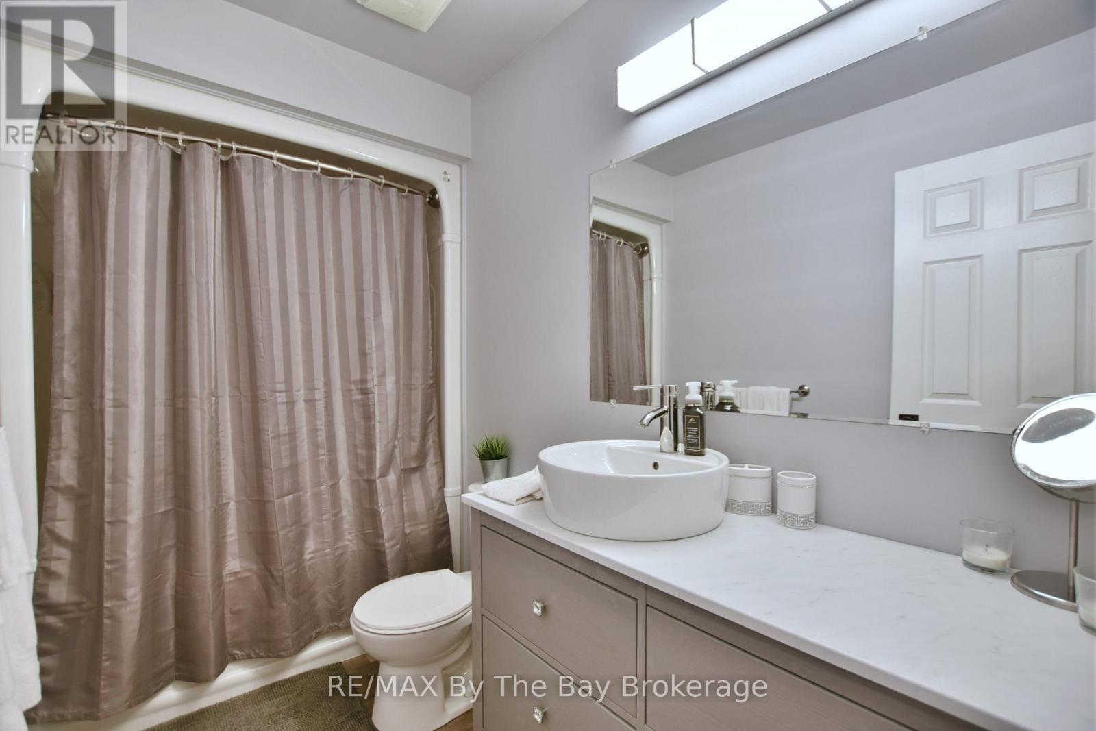 8 Pridham Court, Wasaga Beach, Ontario  L9Z 1M4 - Photo 18 - S12405821