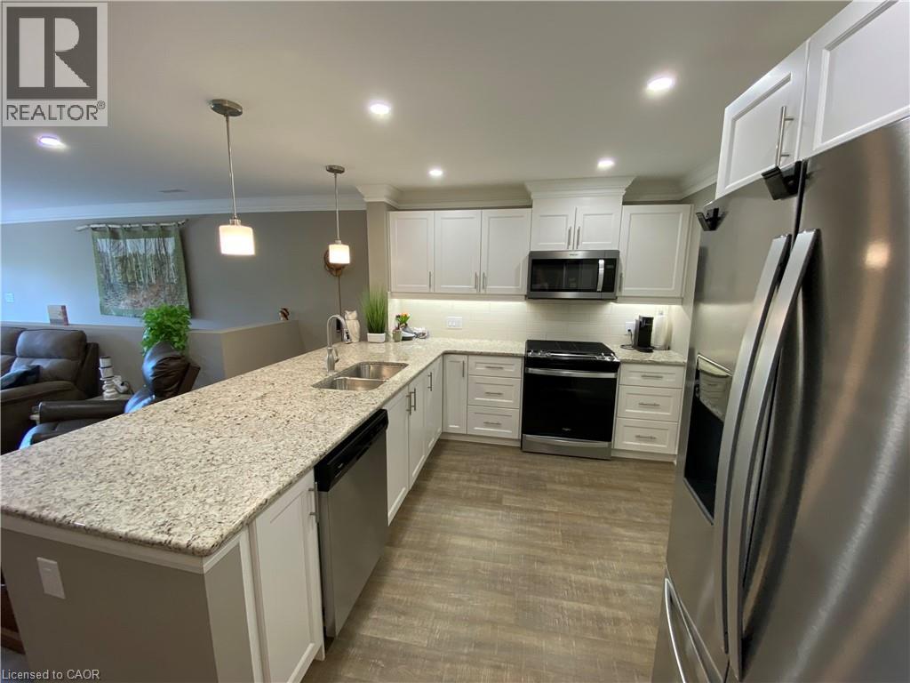7 Cardinal Mindszenty Boulevard, Hamilton, Ontario  L9B 2M3 - Photo 3 - 40770111