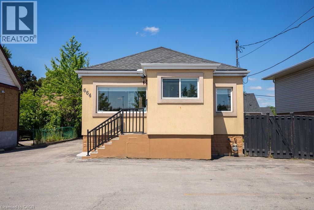 664 Upper James Street, Hamilton, Ontario  L9C 2Z3 - Photo 3 - 40769956