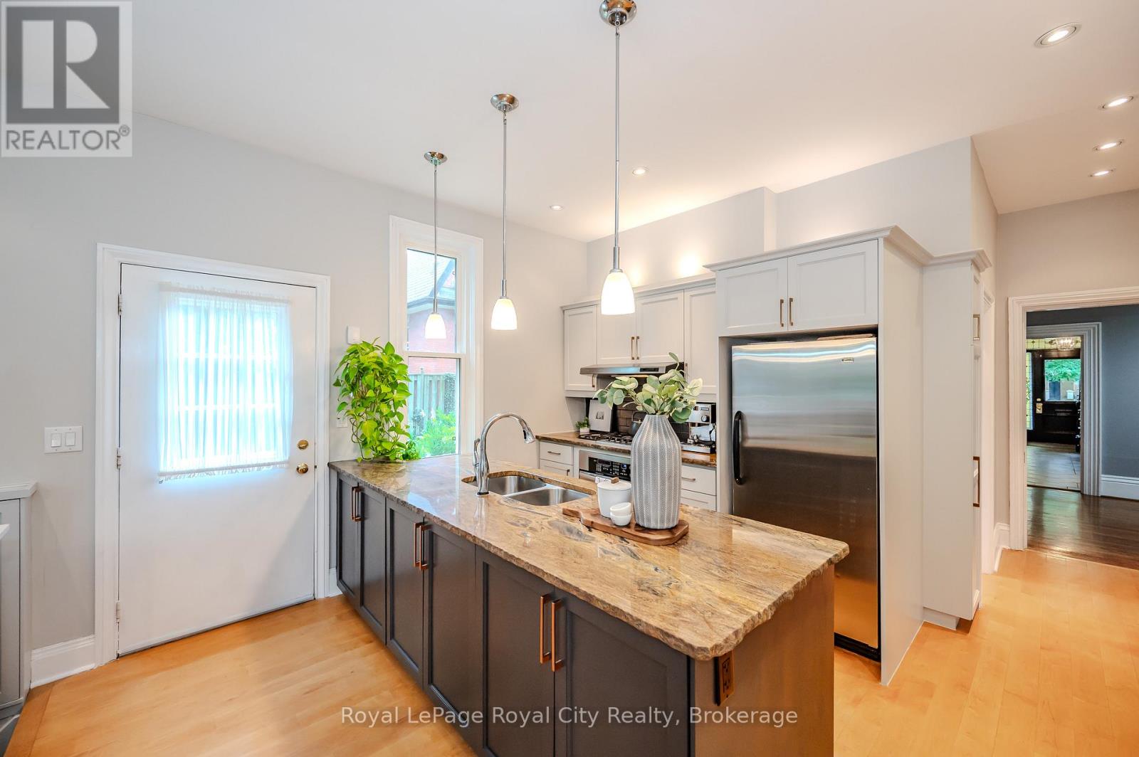 42 Liverpool Street, Guelph, Ontario  N1H 2K9 - Photo 12 - X12406267