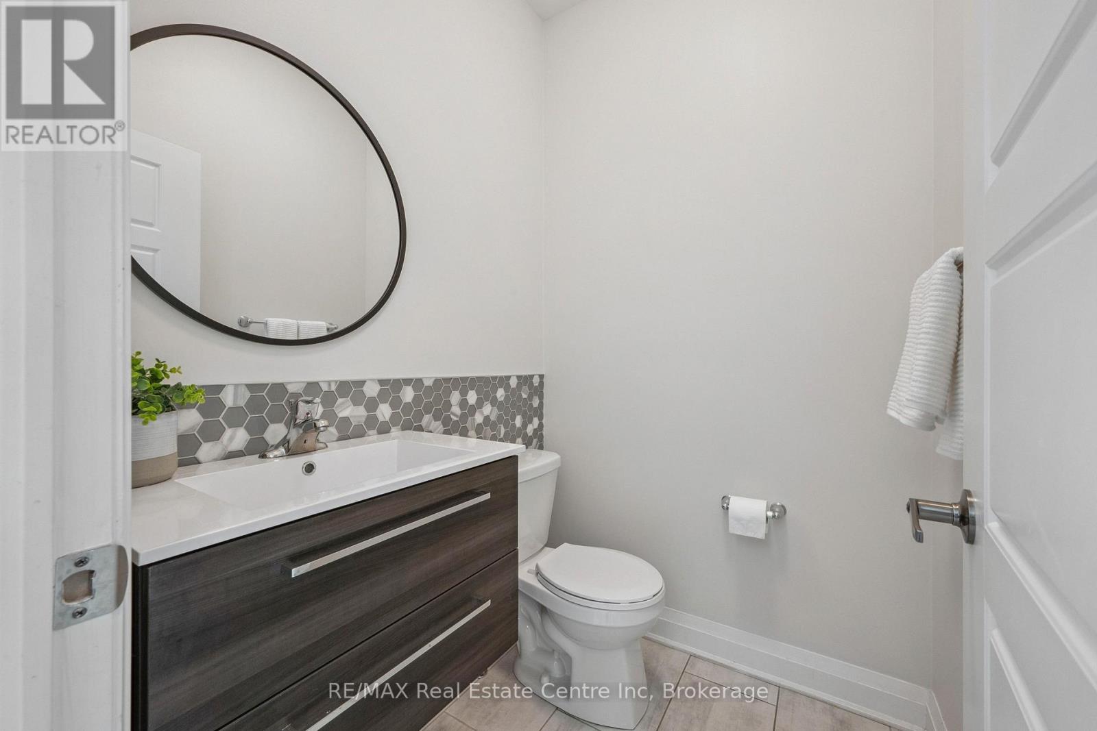 31 Emeny Lane, Guelph, Ontario  N1L 0H3 - Photo 14 - X12407345