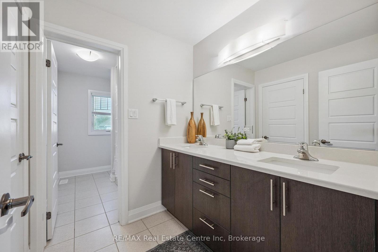 31 Emeny Lane, Guelph, Ontario  N1L 0H3 - Photo 27 - X12407345