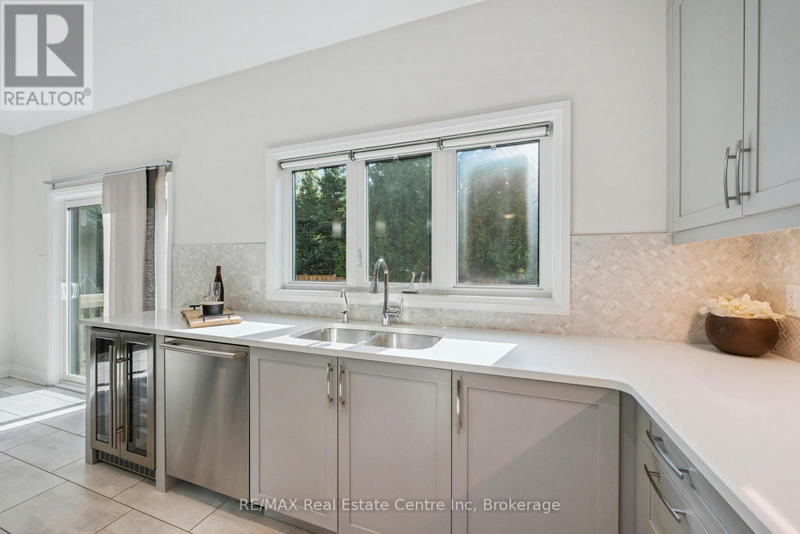 31 Emeny Lane, Guelph, Ontario  N1L 0H3 - Photo 7 - X12407345