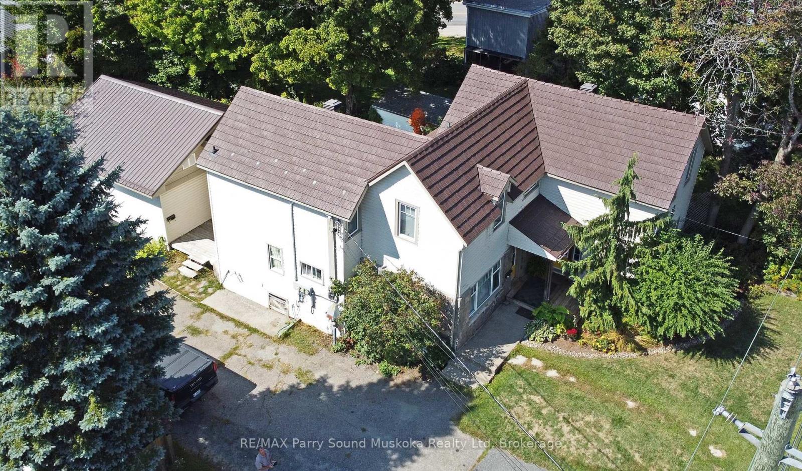 46 WAUBEEK STREET, Parry Sound, Ontario