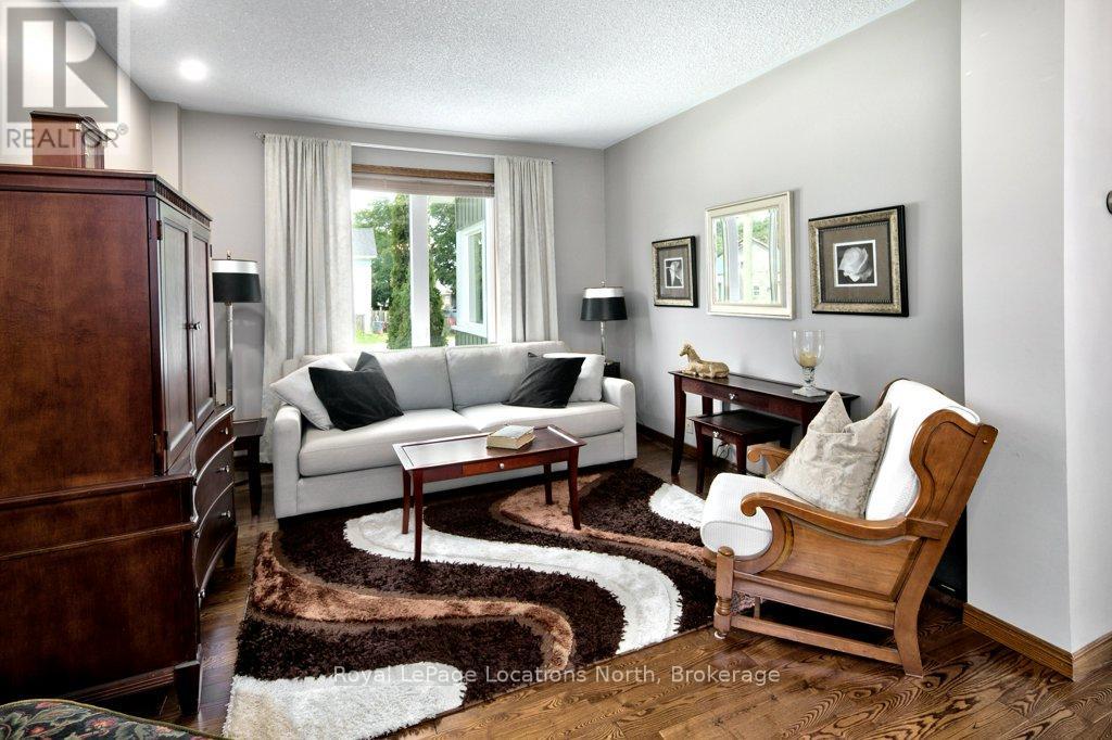25 Edwin Street W, Meaford, Ontario  N4L 1E4 - Photo 11 - X12407539