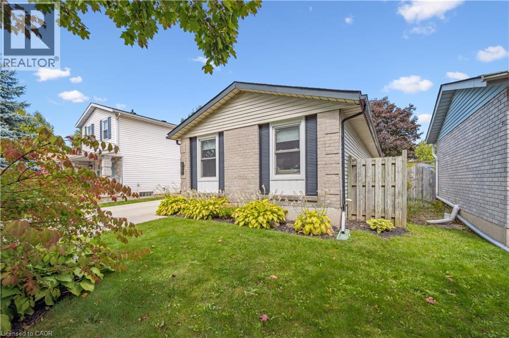 658 Holman Crescent, Centre Wellington, Ontario  N1M 3M2 - Photo 3 - 40770421