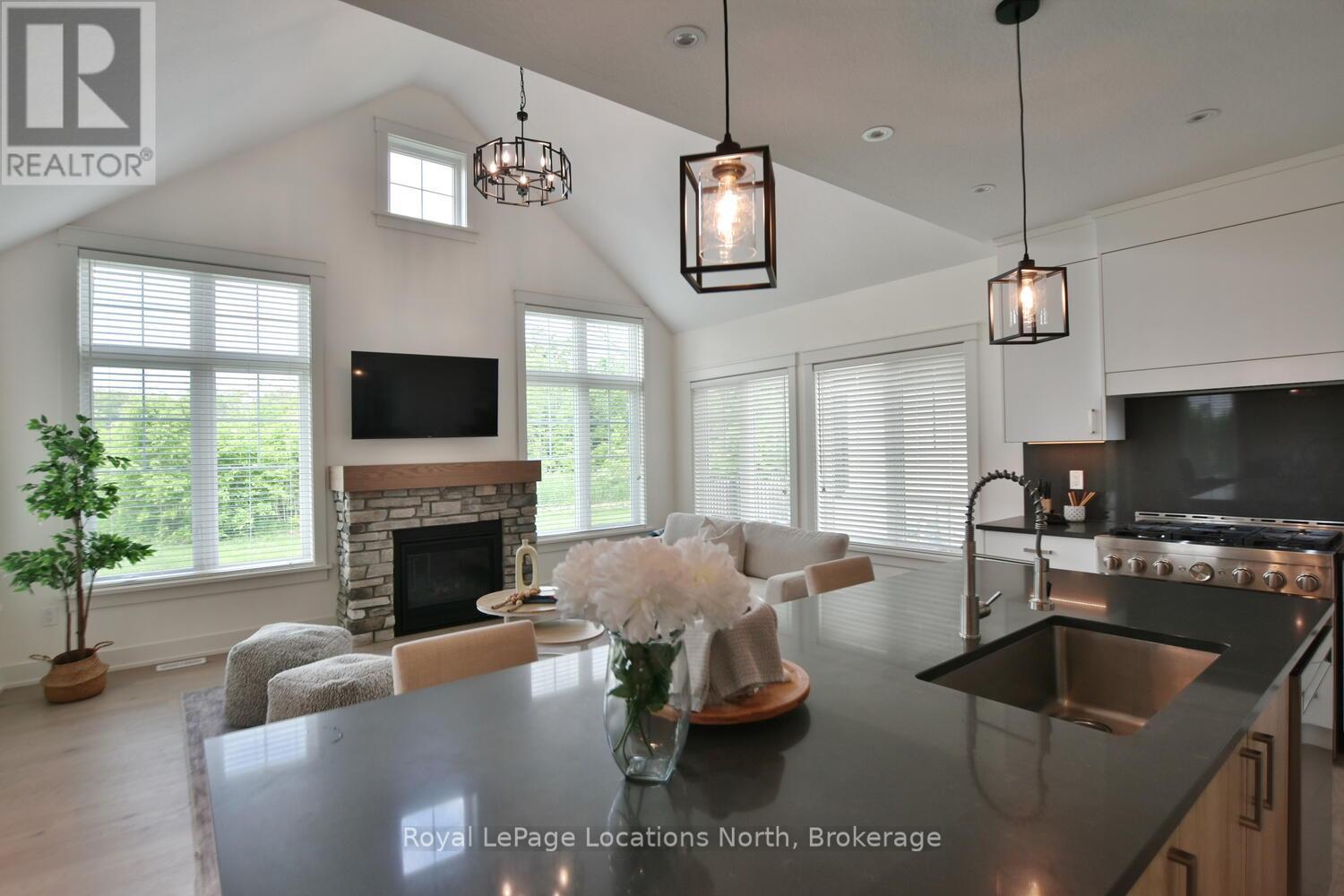 216 Snowberry Lane, Georgian Bluffs, Ontario  N0H 1S0 - Photo 13 - X12409161