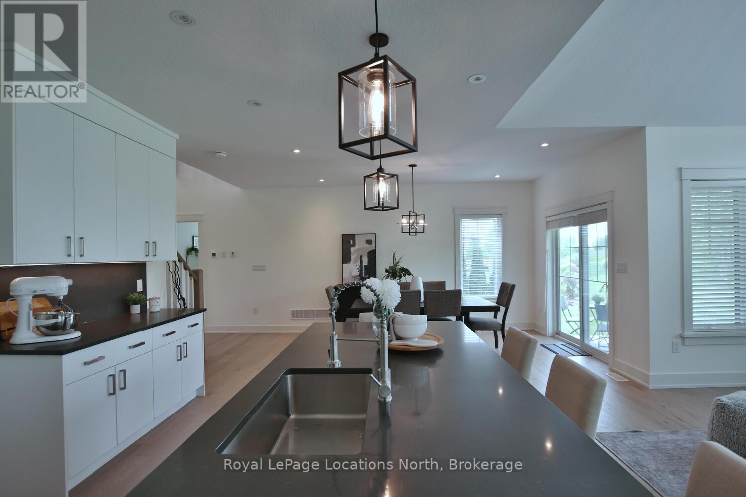 216 Snowberry Lane, Georgian Bluffs, Ontario  N0H 1S0 - Photo 15 - X12409161