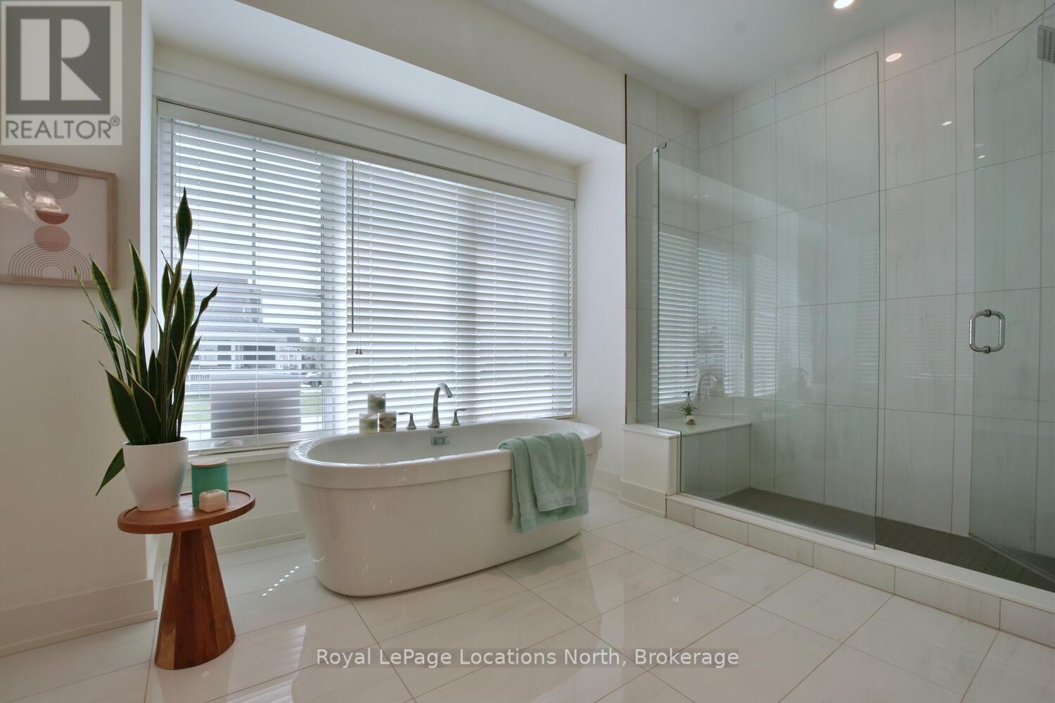 216 Snowberry Lane, Georgian Bluffs, Ontario  N0H 1S0 - Photo 21 - X12409161