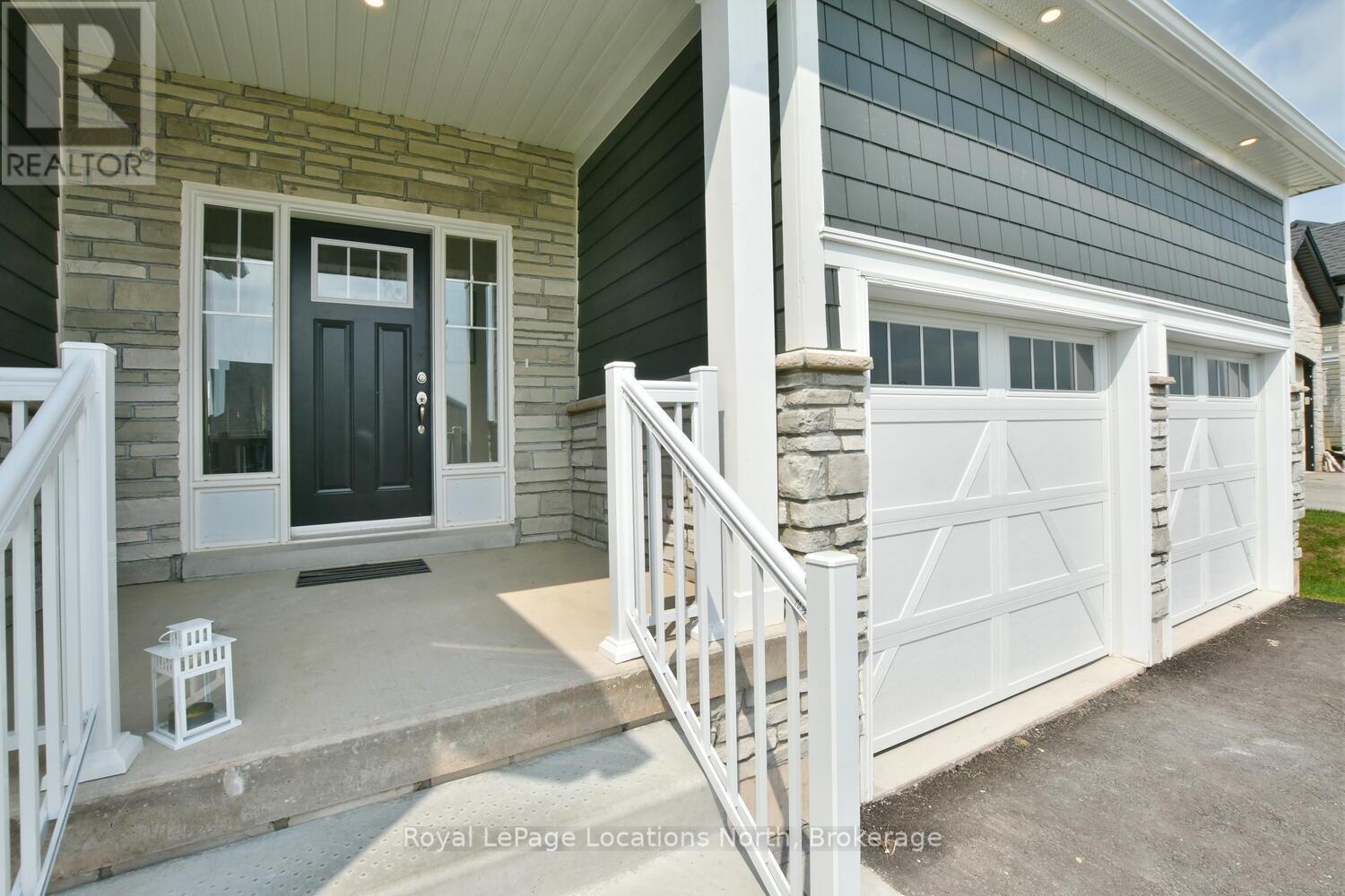216 Snowberry Lane, Georgian Bluffs, Ontario  N0H 1S0 - Photo 3 - X12409161