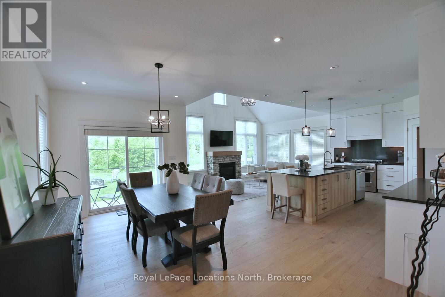 216 Snowberry Lane, Georgian Bluffs, Ontario  N0H 1S0 - Photo 6 - X12409161