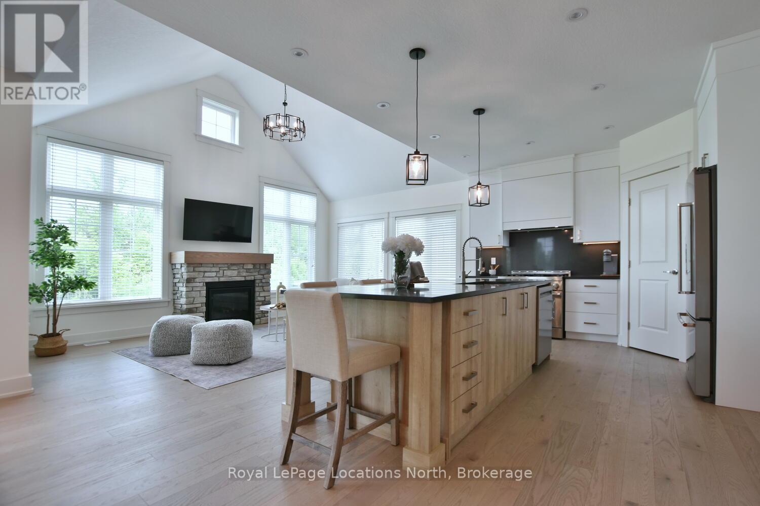 216 Snowberry Lane, Georgian Bluffs, Ontario  N0H 1S0 - Photo 8 - X12409161