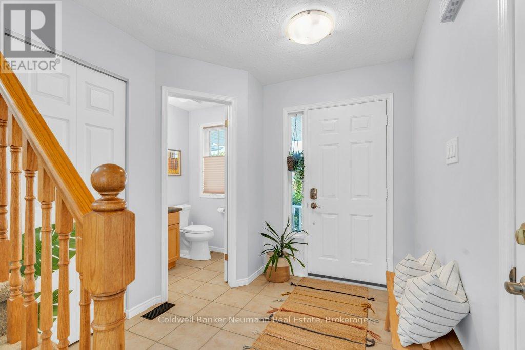 71 Waxwing Crescent, Guelph, Ontario  N1C 1E3 - Photo 7 - X12409386