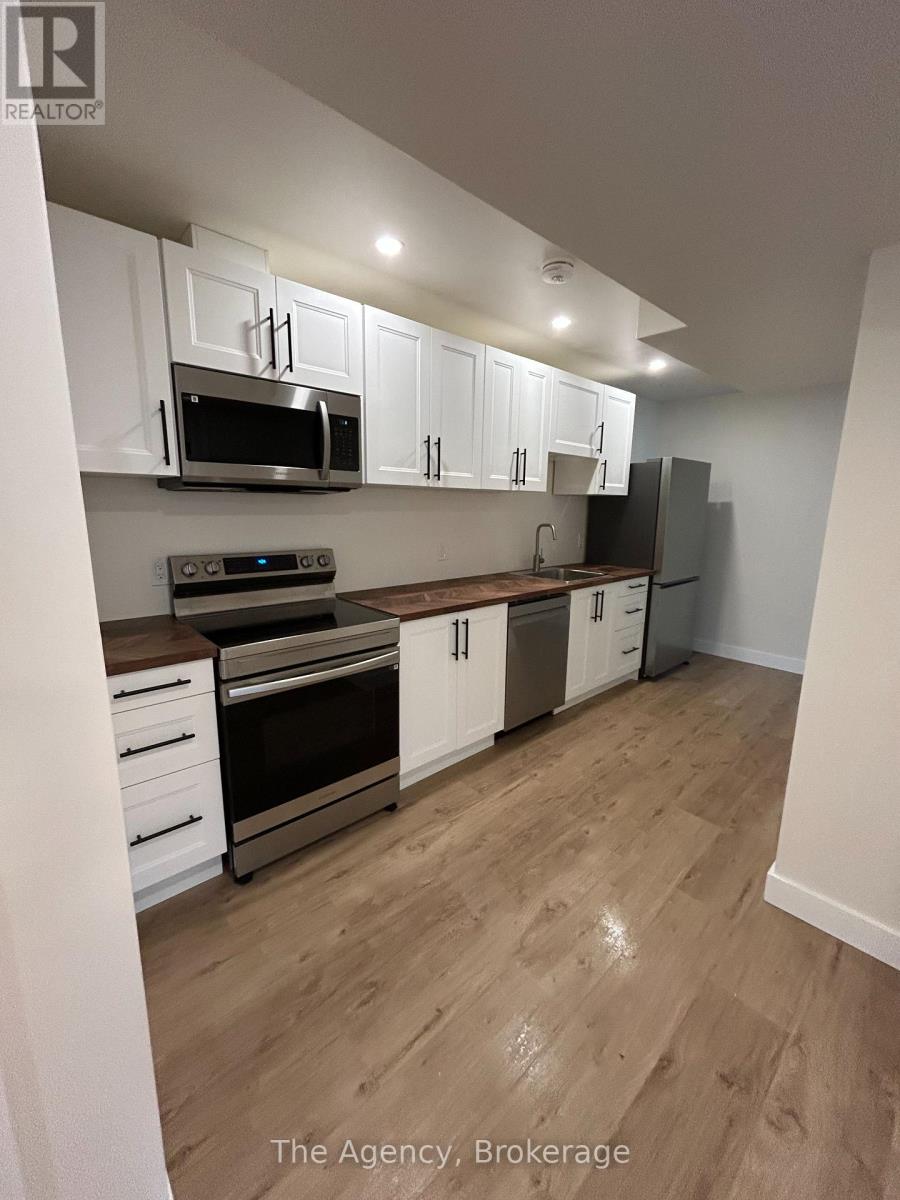 144 Woodchester Avenue, Bracebridge, Ontario  P1L 1H8 - Photo 2 - X12410024