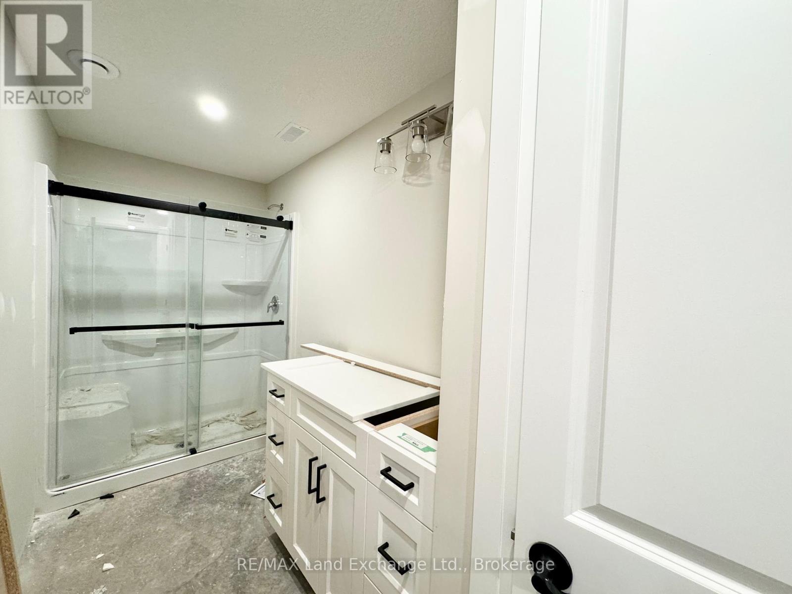 385 Rosner Drive, Saugeen Shores, Ontario  N0H 2C8 - Photo 10 - X12410385