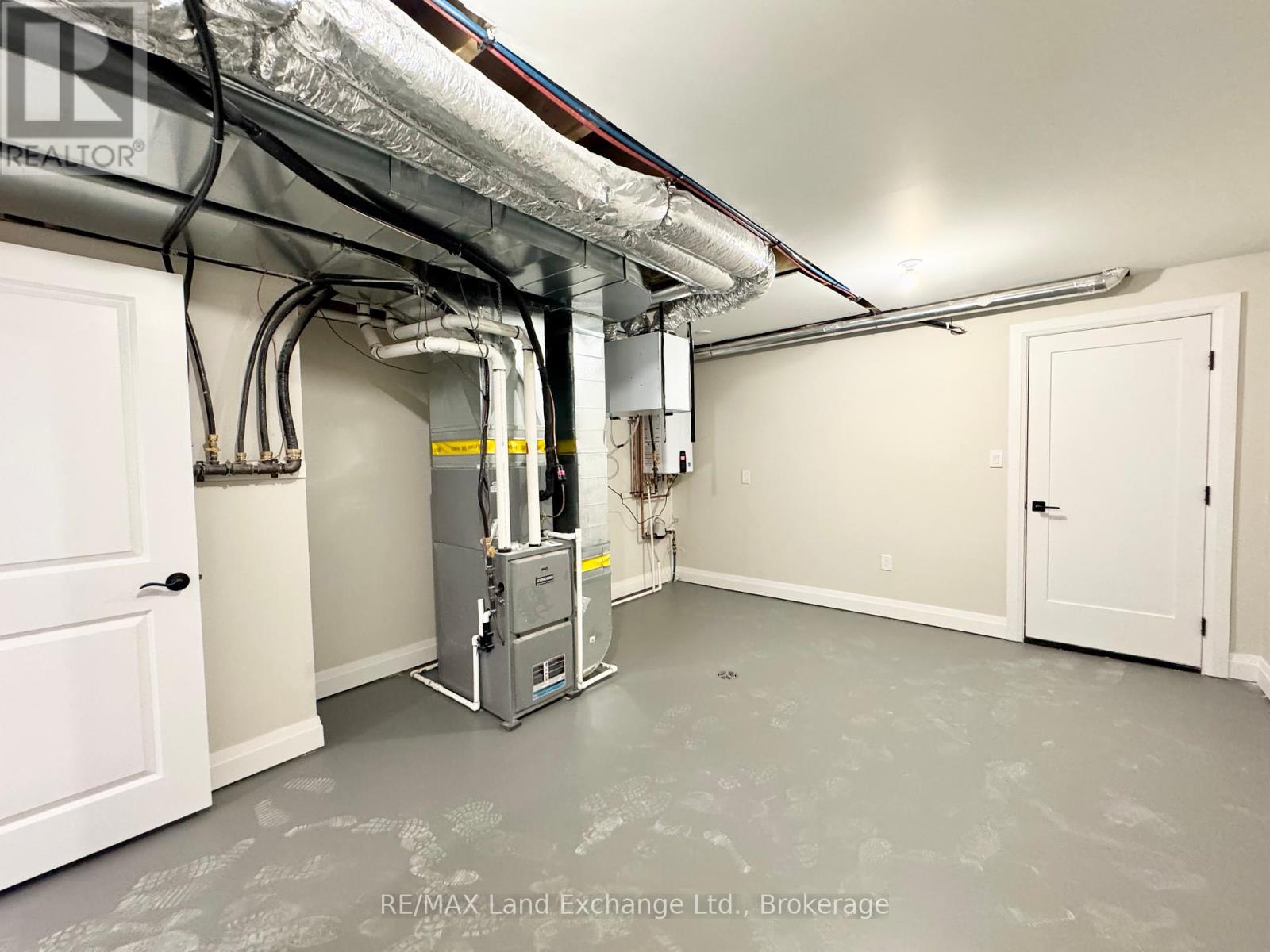 385 Rosner Drive, Saugeen Shores, Ontario  N0H 2C8 - Photo 14 - X12410385